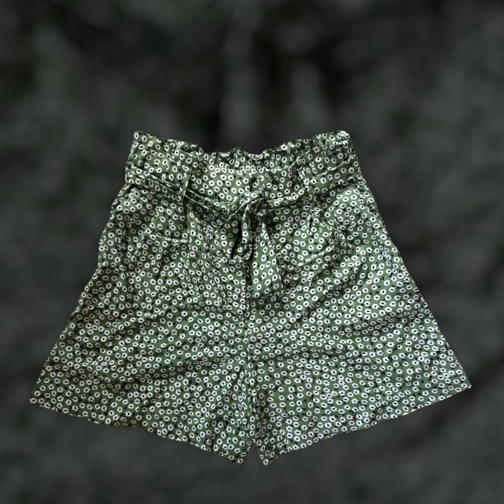 NWT H&M Green Floral Shorts